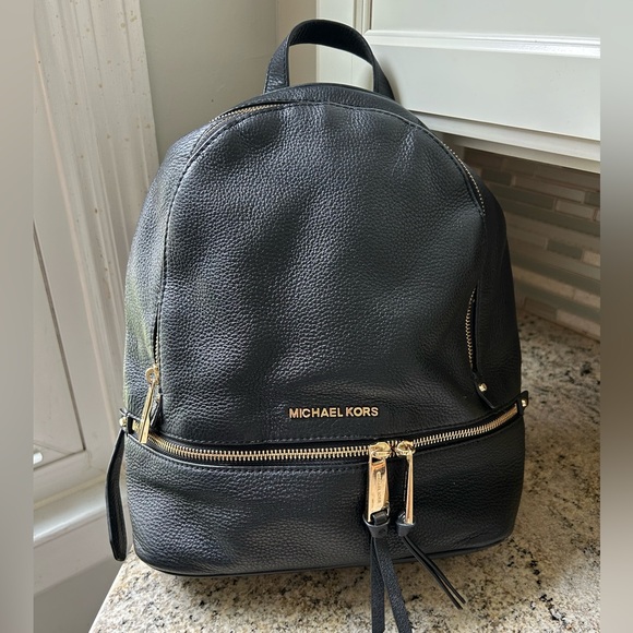 Lk new Michael KORS Black pebble leather Rhea zip Backpack. 3 pockets 1  inside - Picture 1 of 12